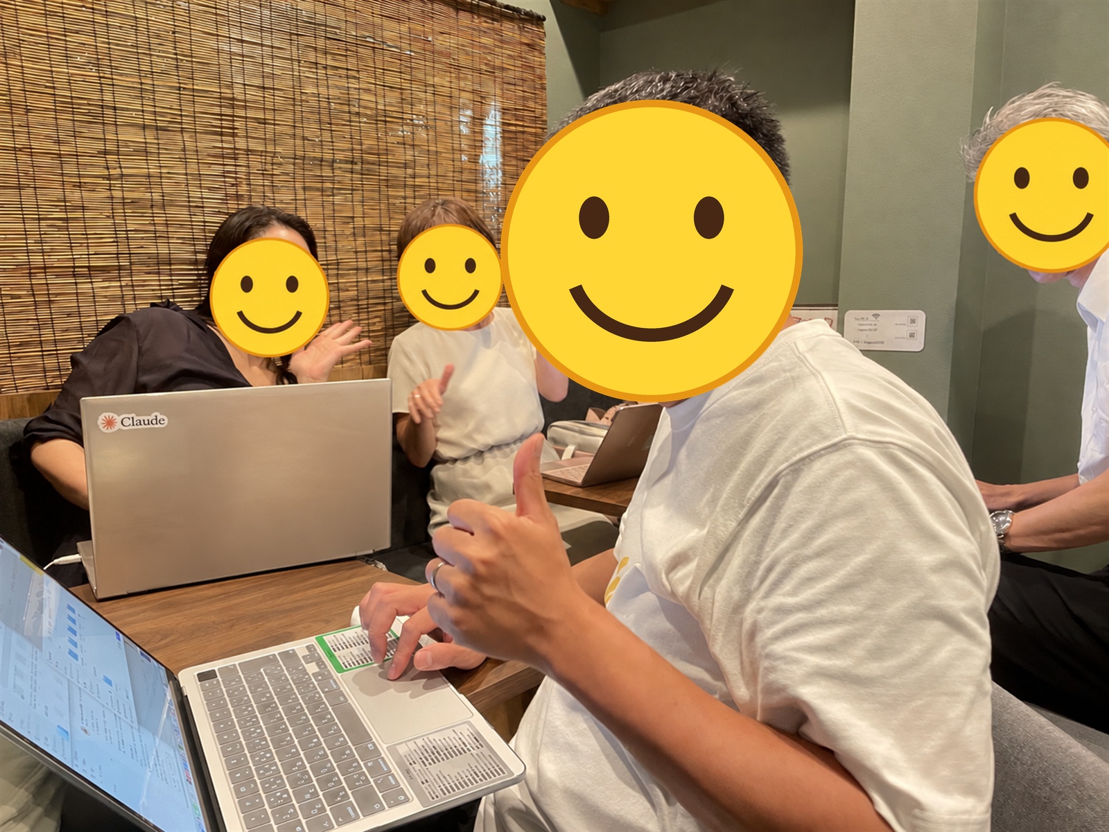じろーさんの秘書づくりレッスンの様子。写っている方の顔はにっこりマークで覆っています。